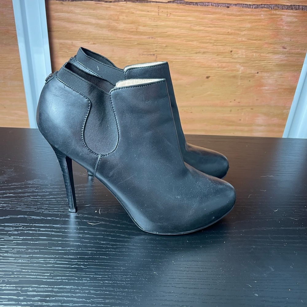Guess Women's Black Booties Ortena Gored High
Heel Size 7 1/2